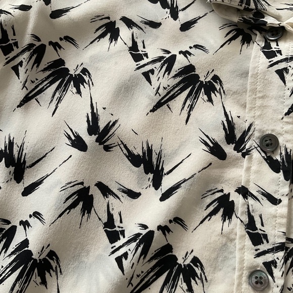 Equipment Femme Buttoned Down Silk Top Medium - Picture 7 of 13